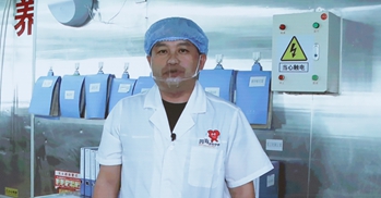 全國五一勞動獎?wù)芦@得者、陜西榆林四海食品配送有限責(zé)任公司生產(chǎn)班組組長 趙志新 李凡攝_副本.jpg